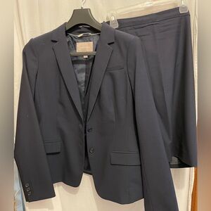 Like new BR navy Ladies suit with pencil skirt